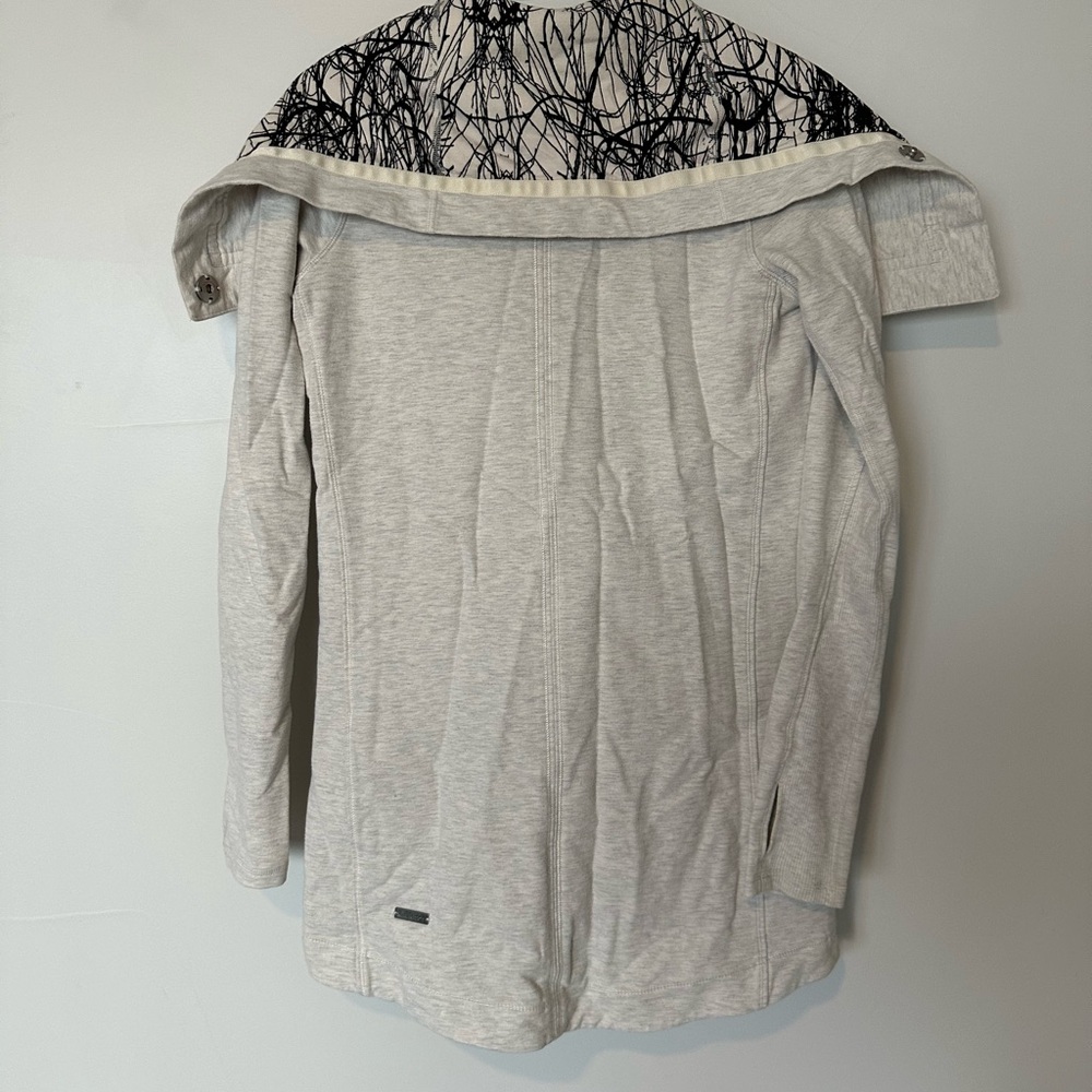 Cozy, Patterned, 2000’s Lululemon Method Wrap - image 5